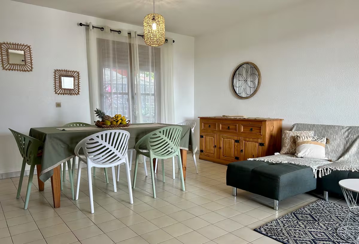 Séjour et espace repas de Villa Elliot à Sainte-Luce